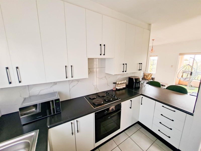2 bedroom Apartment For Sale in Eco Park Estate, Centurion - Photo 8