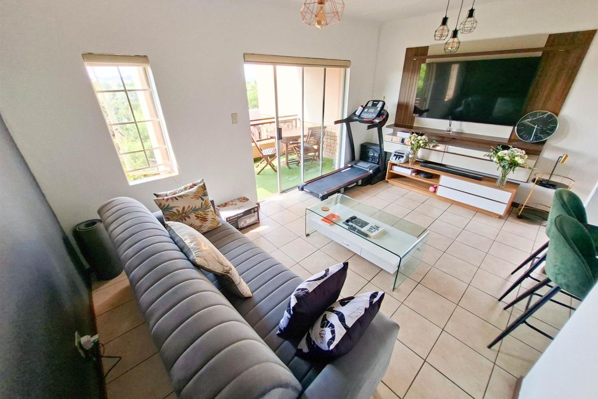 2 bedroom Apartment For Sale in Eco Park Estate, Centurion - Photo 3