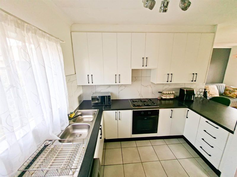 2 bedroom Apartment For Sale in Eco Park Estate, Centurion - Photo 7