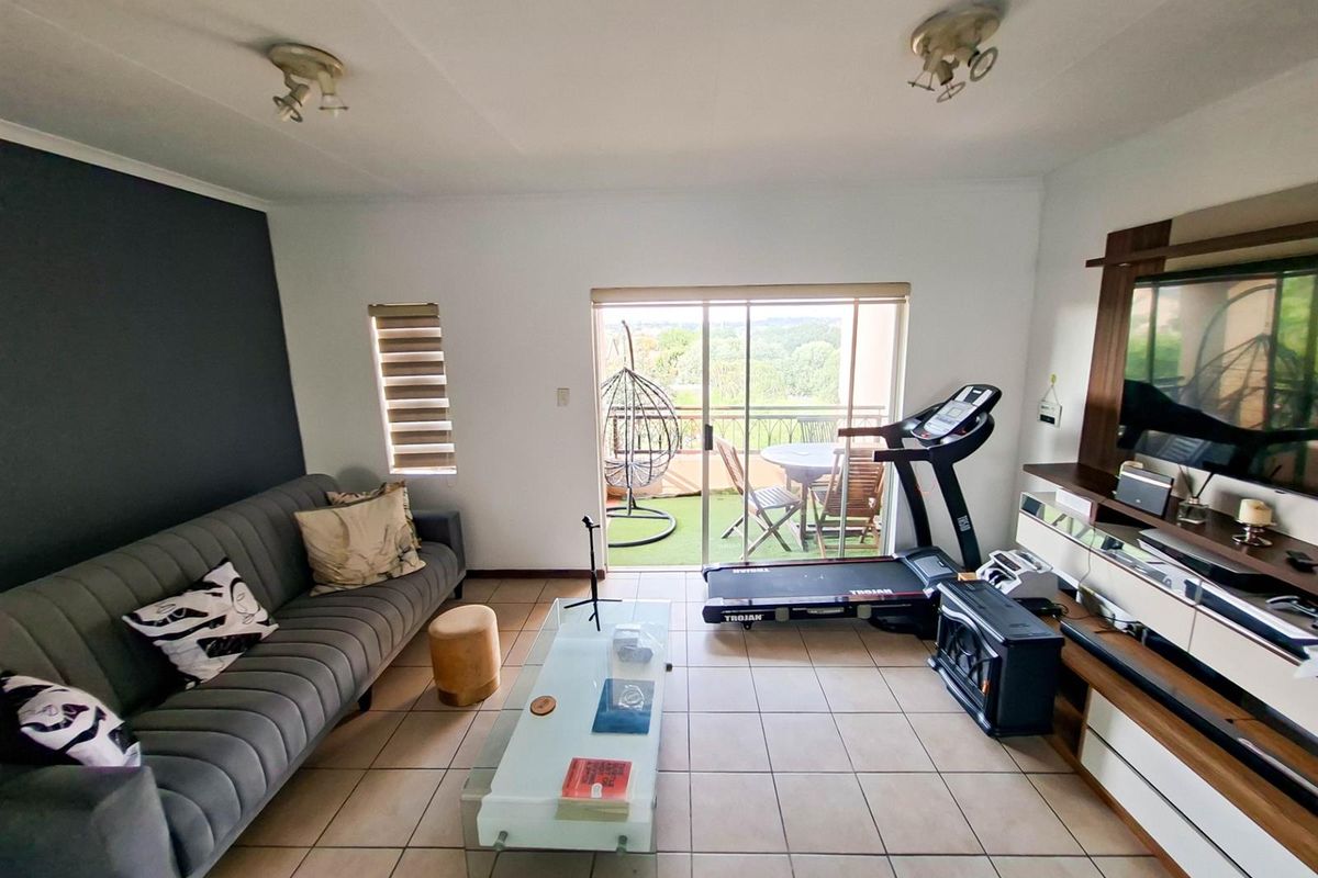 2 bedroom Apartment For Sale in Eco Park Estate, Centurion - Photo 4