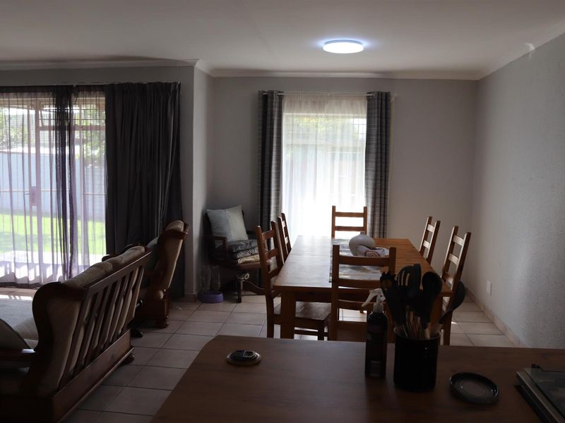 Well-Kept Family Home with Spacious Garden - Excellent Value in Secunda - Photo 10
