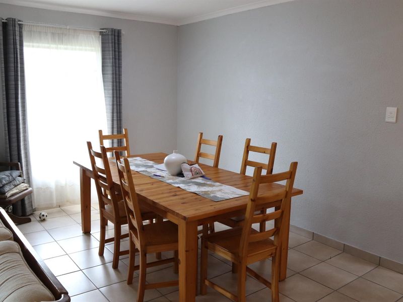 Well-Kept Family Home with Spacious Garden - Excellent Value in Secunda - Photo 6