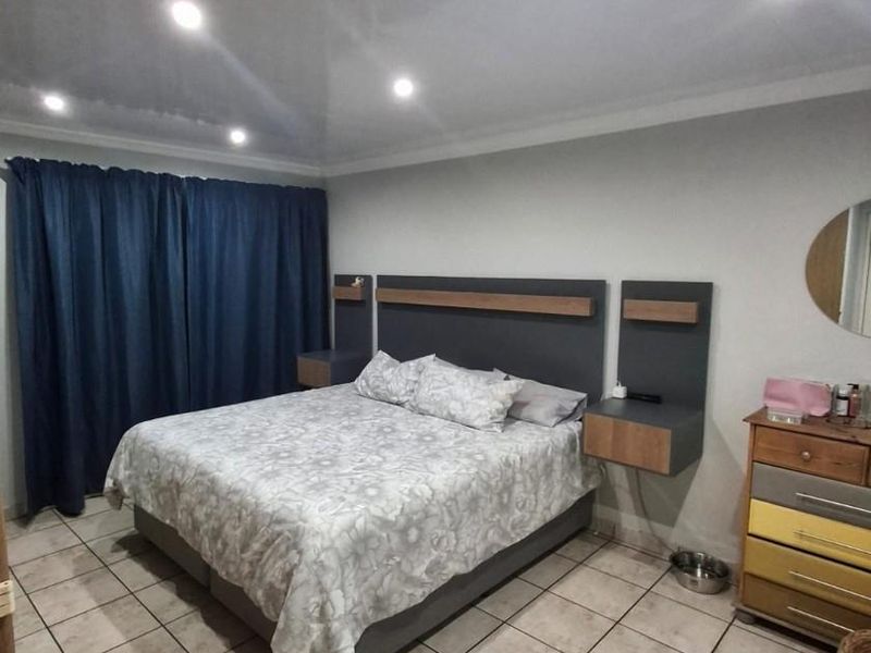 Well-Kept Family Home with Spacious Garden - Excellent Value in Secunda - Photo 7