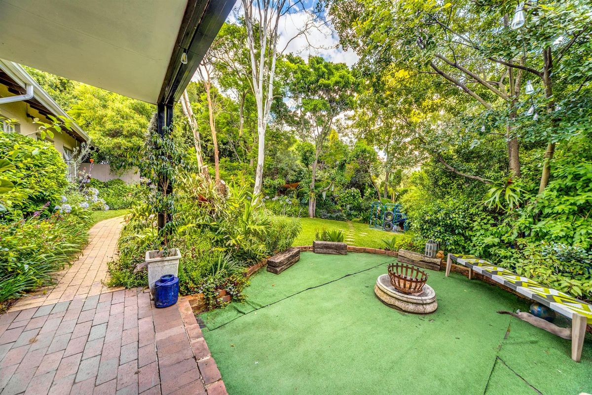 Beautiful Home With Gorgeous Established Garden - Photo 4