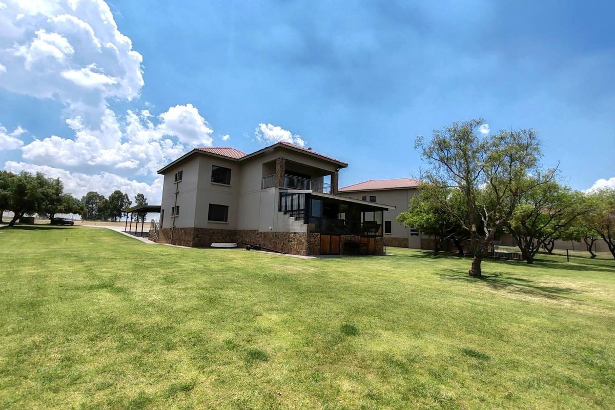 Stunning 7 Bedroom Family Home, Vaaldam, Free State - Photo 3