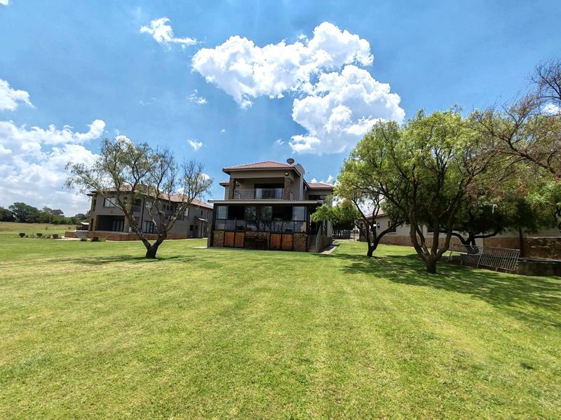 Stunning 7 Bedroom Family Home, Vaaldam, Free State - Photo 5