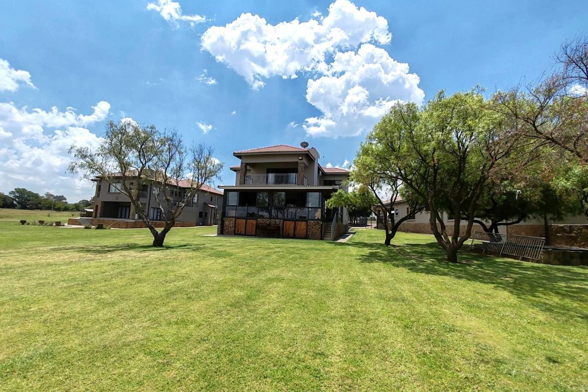 Stunning 7 Bedroom Family Home, Vaaldam, Free State - Photo 5