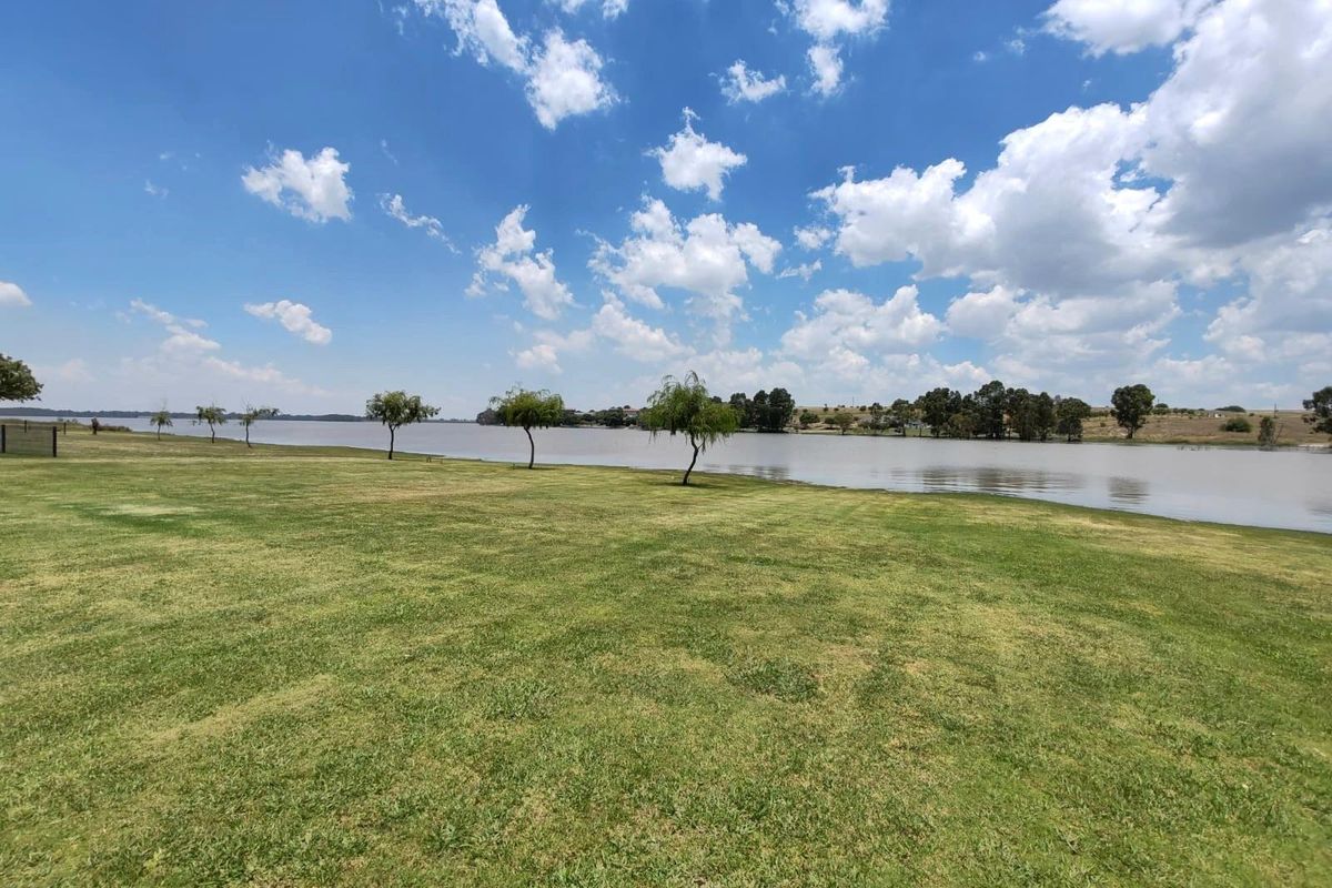 Stunning 7 Bedroom Family Home, Vaaldam, Free State - Photo 4