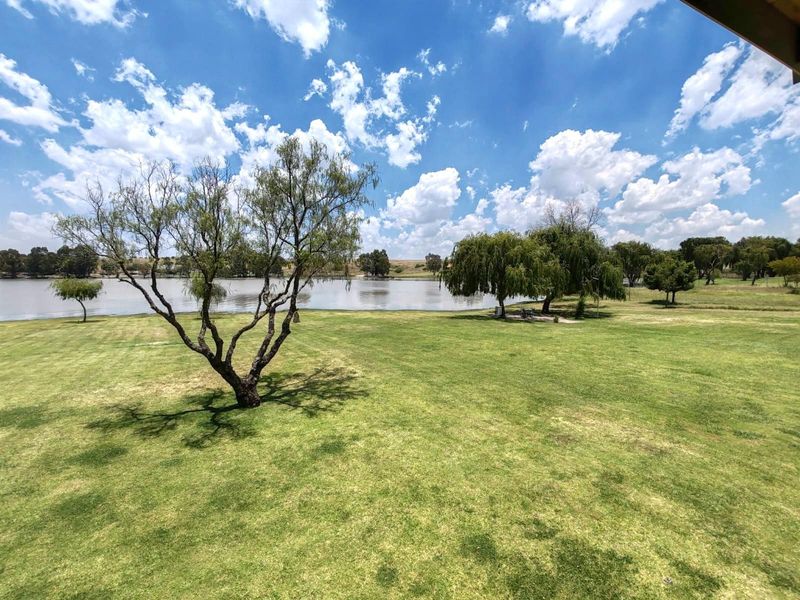 Stunning 7 Bedroom Family Home, Vaaldam, Free State - Photo 10