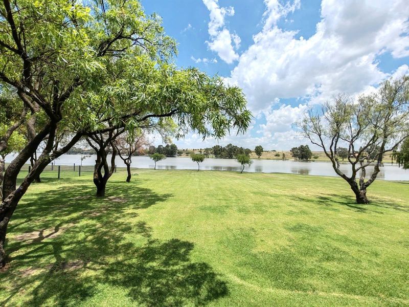 Stunning 7 Bedroom Family Home, Vaaldam, Free State - Photo 9