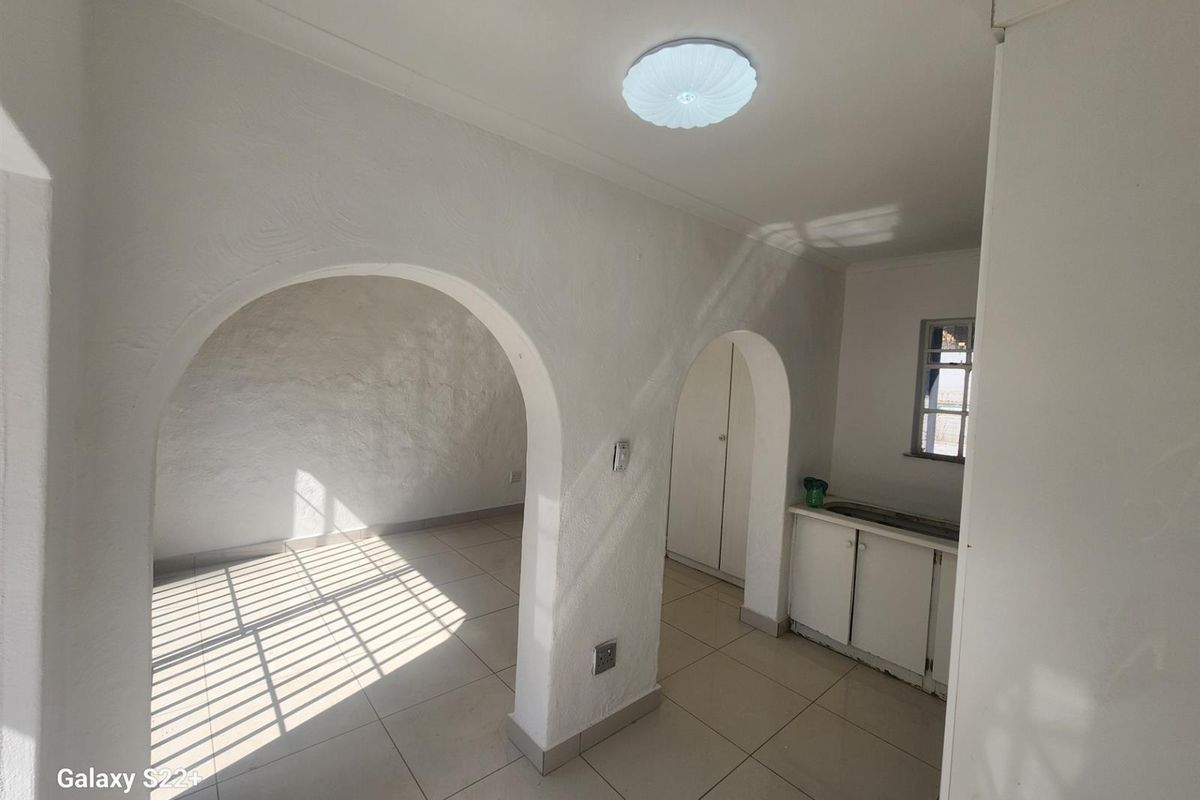 Beautiful Family Friendly Home In Bramley - Photo 4