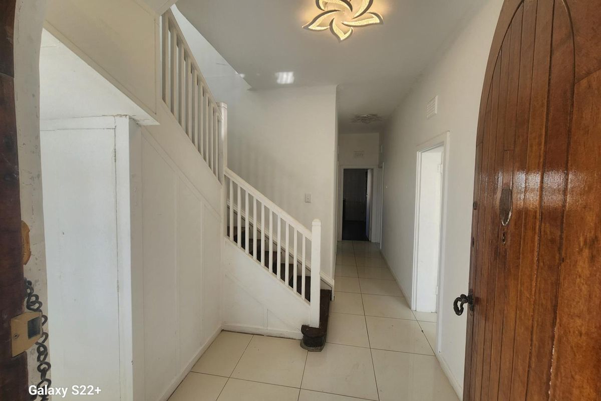 Beautiful Family Friendly Home In Bramley - Photo 2