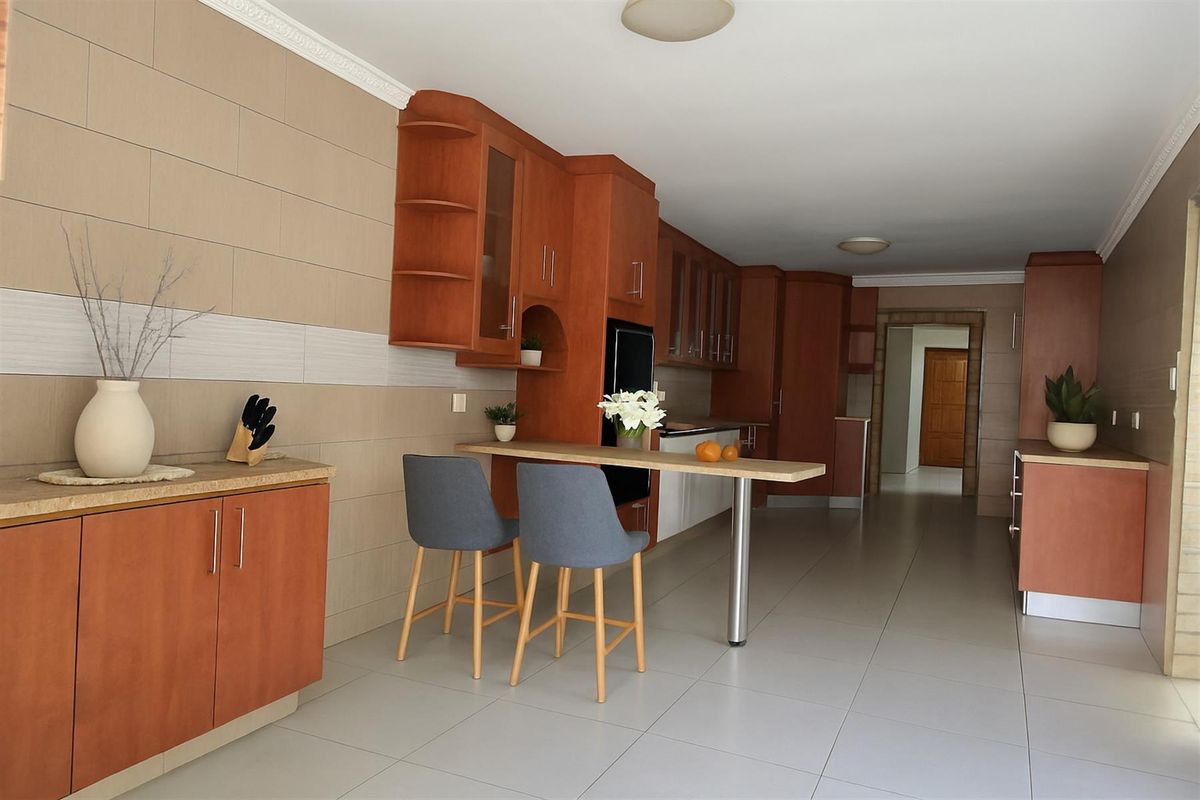 INTERESTED INVESTORS MIXED RESIDENTIAL ON A MASSIVE STAND HUGE HOUSE PLUS  7 UNIT A COMPLEX - Photo 4