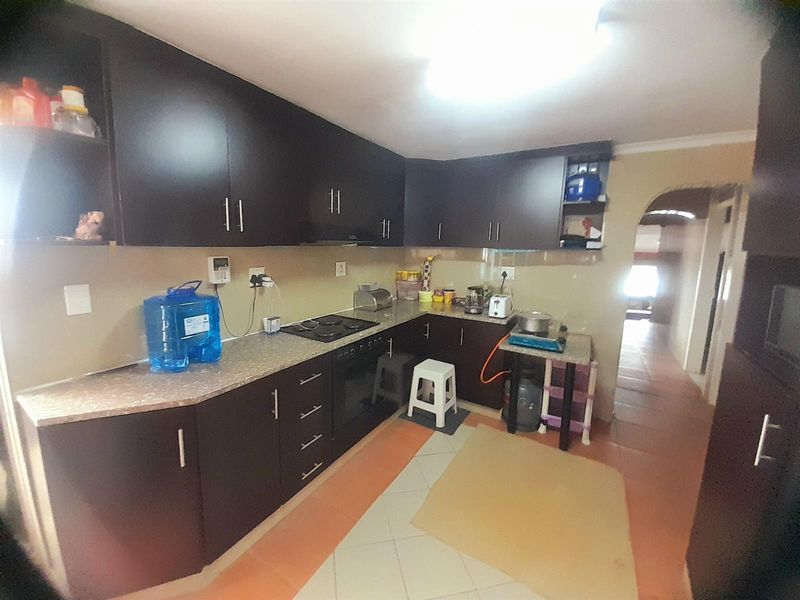 Extended House with 7 Bedrooms and 2 Outbuildings For Sale in Trenance Manor, Phoenix, KwaZulu Natal - Photo 9