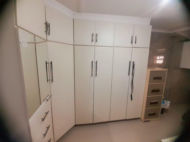 Extended House with 7 Bedrooms and 2 Outbuildings For Sale in Trenance Manor, Phoenix, KwaZulu Natal - Photo 8