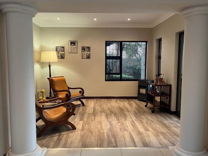 Luxury 4-bedroom Ultra-modern freestanding family home, in the sought-after Meyersdal! - Photo 4