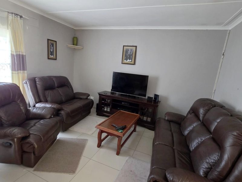 Four bedroom home for sale in Uvongo, Margate, KwaZulu Natal - Photo 8