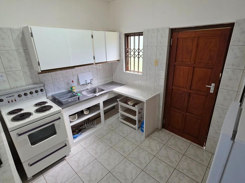 Lovely 2 bedroom, 1 bathroom apartment within walking distance of the beach! - Photo 9