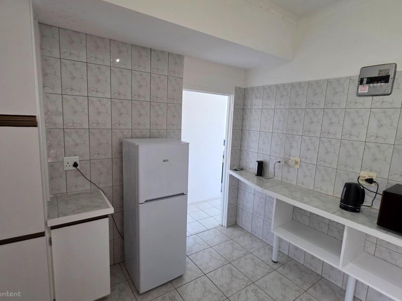 Lovely 2 bedroom, 1 bathroom apartment within walking distance of the beach! - Photo 8