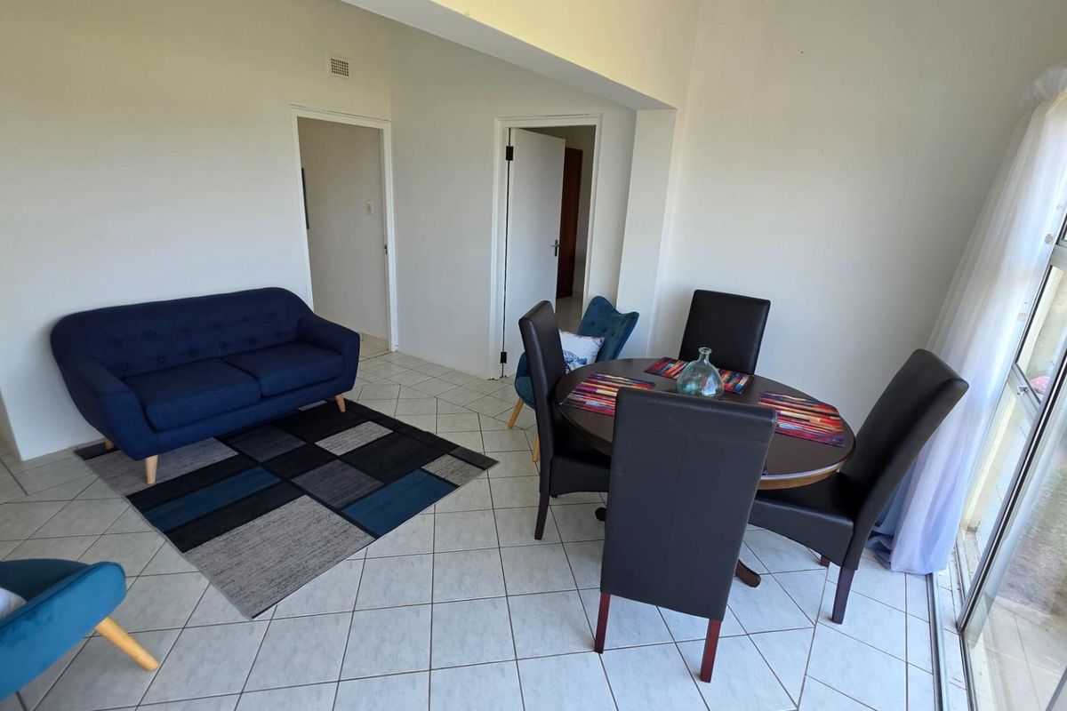 Lovely 2 bedroom, 1 bathroom apartment within walking distance of the beach! - Photo 5