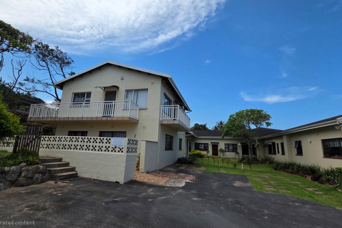 Lovely 2 bedroom, 1 bathroom apartment within walking distance of the beach! - Photo 2