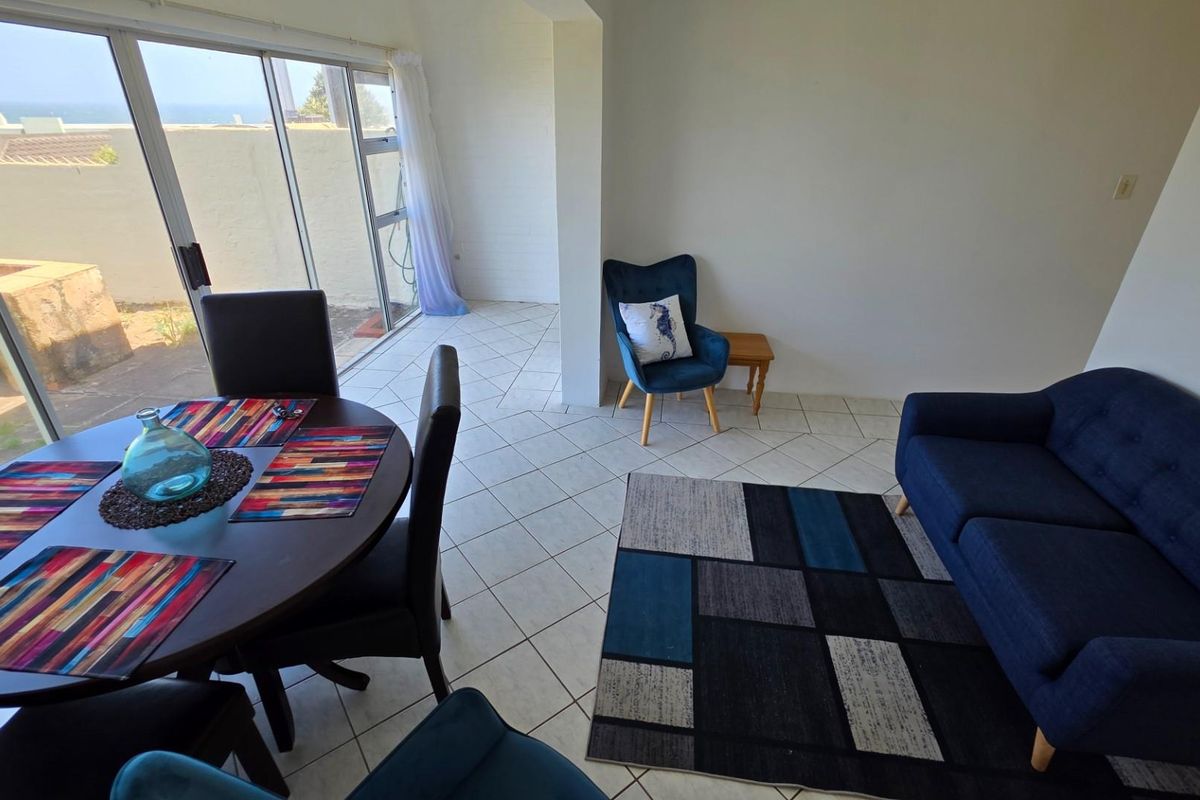 Lovely 2 bedroom, 1 bathroom apartment within walking distance of the beach! - Photo 3