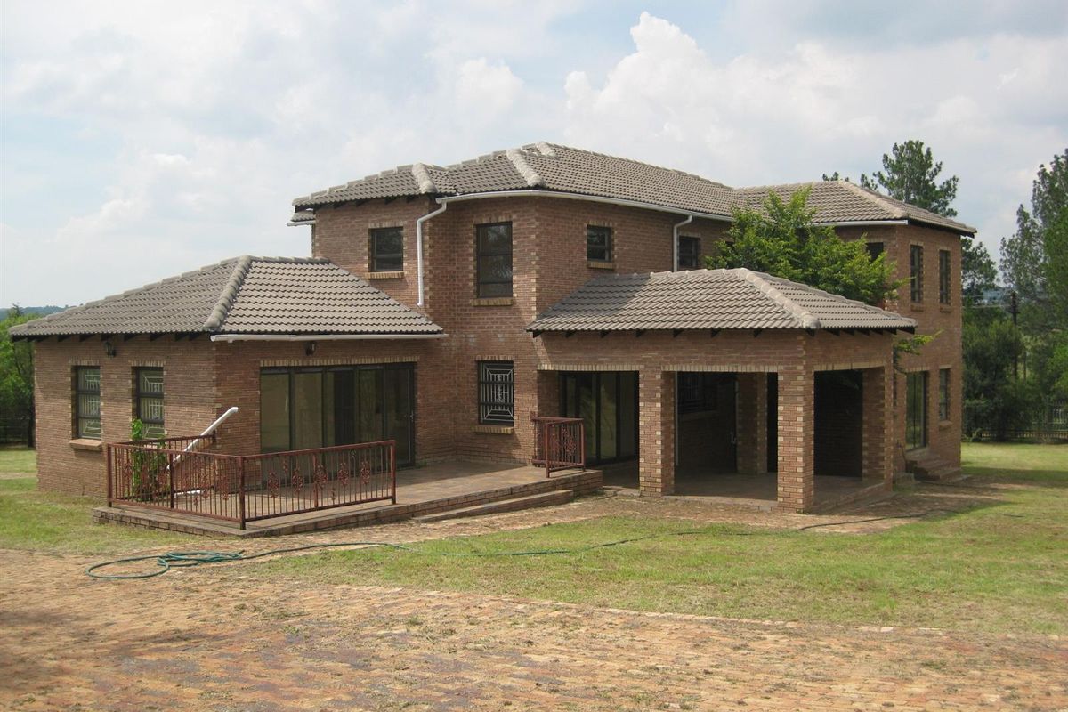 Twin Duplexes For Two Large Families For Sale in Beaulieu, Midrand - Photo 3