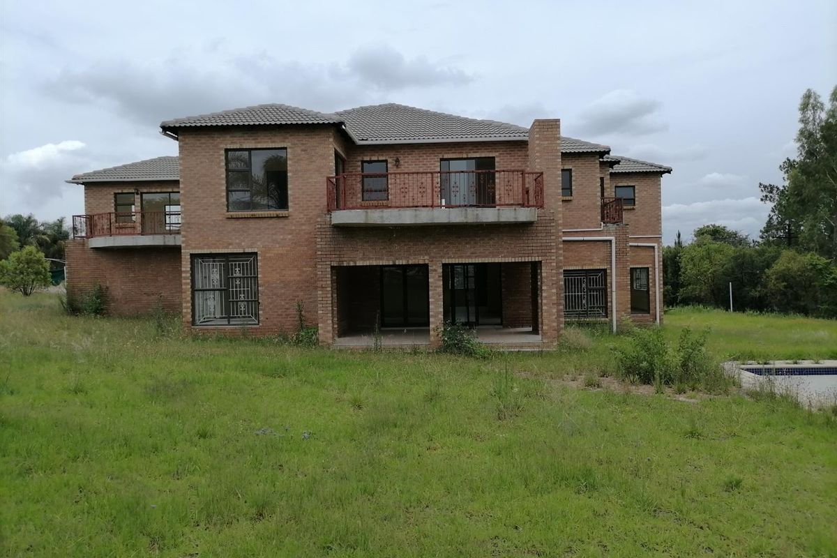 Twin Duplexes For Two Large Families For Sale in Beaulieu, Midrand - Photo 4