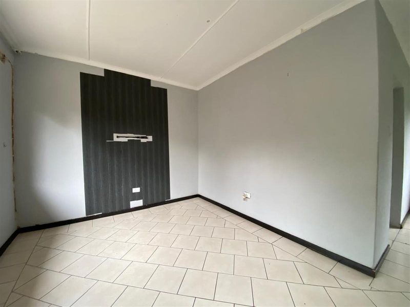 Reduced!!! House For Sale in Kwandengezi, Pinetown, KwaZulu Natal - Photo 6