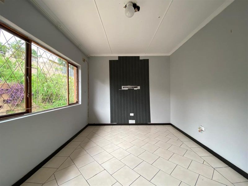 Reduced!!! House For Sale in Kwandengezi, Pinetown, KwaZulu Natal - Photo 5