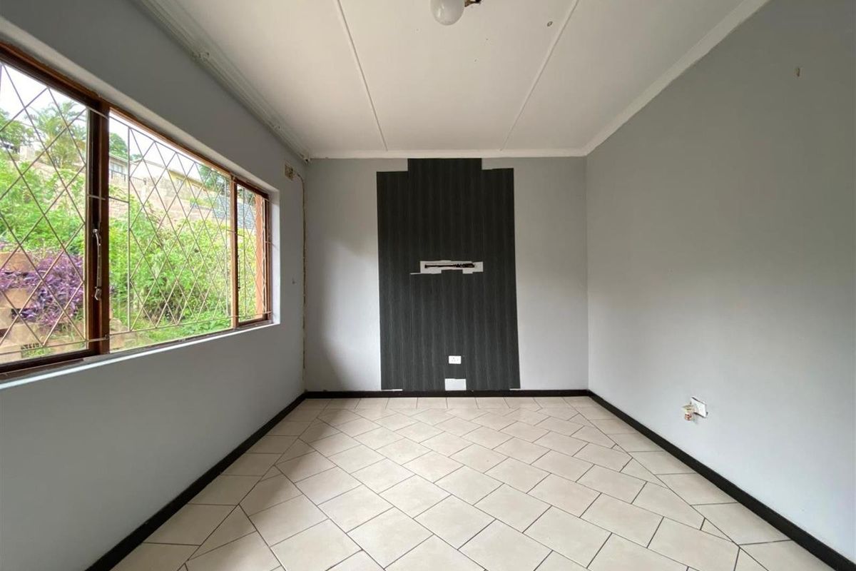 Reduced!!! House For Sale in Kwandengezi, Pinetown, KwaZulu Natal - Photo 5