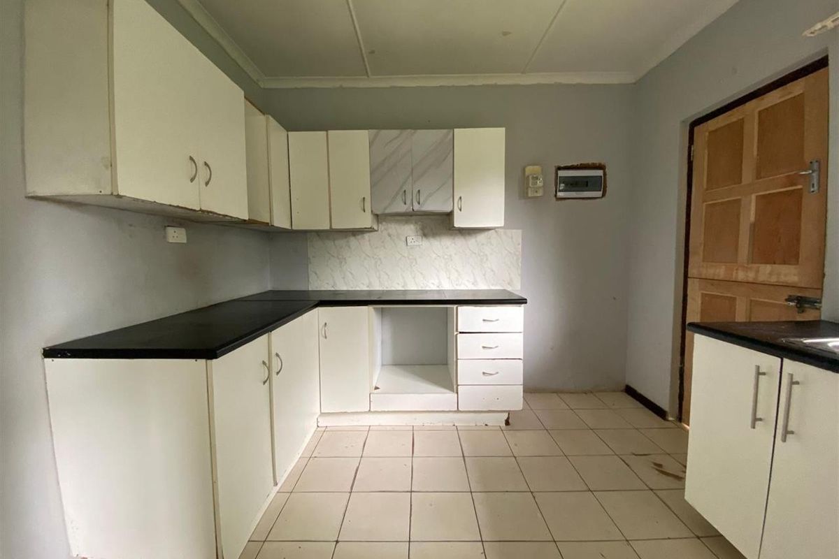 Reduced!!! House For Sale in Kwandengezi, Pinetown, KwaZulu Natal - Photo 3