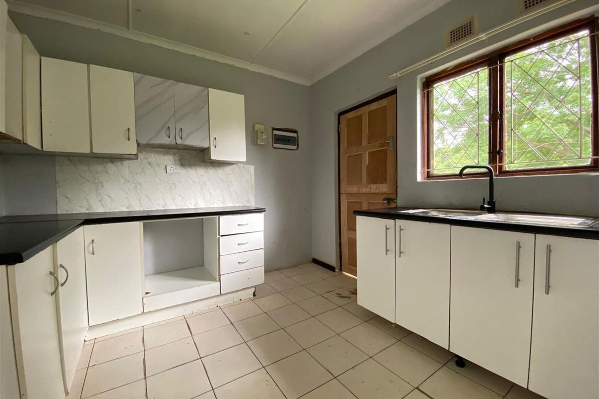 Reduced!!! House For Sale in Kwandengezi, Pinetown, KwaZulu Natal - Photo 2
