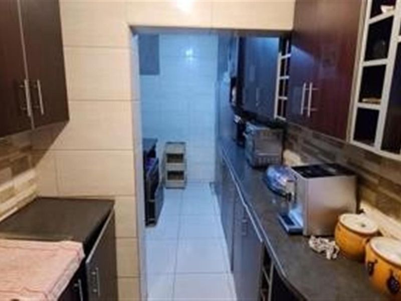 5 Bedroom house for sale in Malibu Village - Photo 4