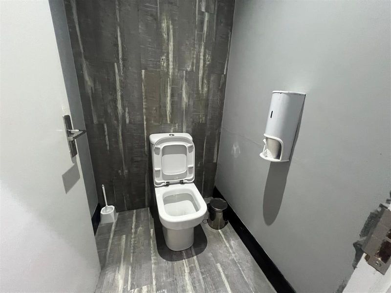 Fully Furnished Office To Rent in Kyalami AH, Midrand - Photo 5