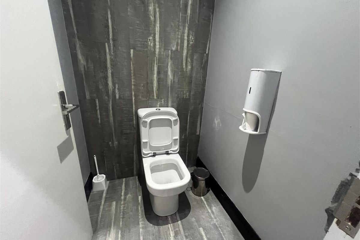 Fully Furnished Office To Rent in Kyalami AH, Midrand - Photo 5