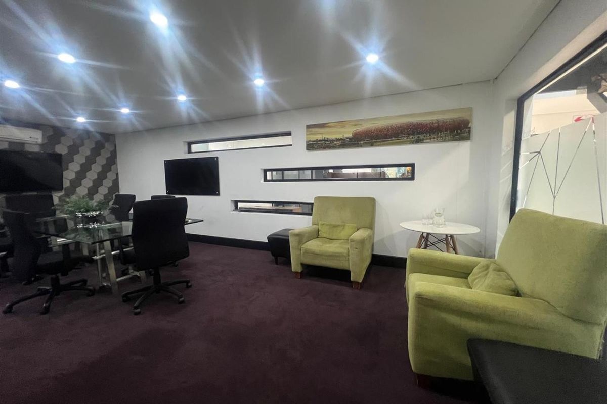 Fully Furnished Office To Rent in Kyalami AH, Midrand - Photo 4