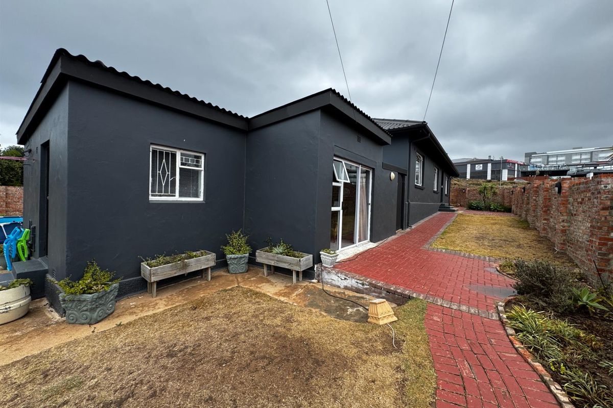 House For Sale in Mossel Bay Central, Mossel Bay - Photo 2