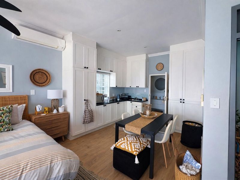 4 Bedroom Luxury House For Sale in Simons Kloof. - Photo 9