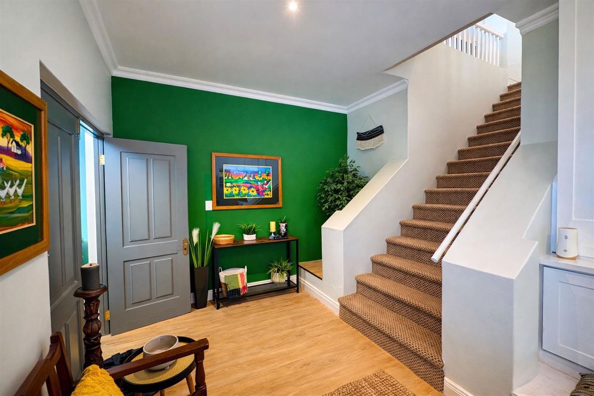 4 Bedroom Luxury House For Sale in Simons Kloof. - Photo 5