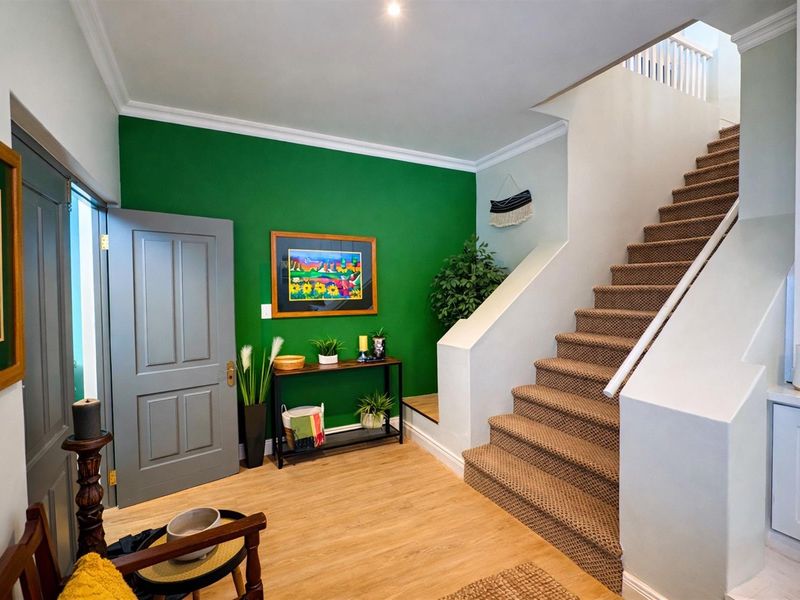 4 Bedroom Luxury House For Sale in Simons Kloof. - Photo 5