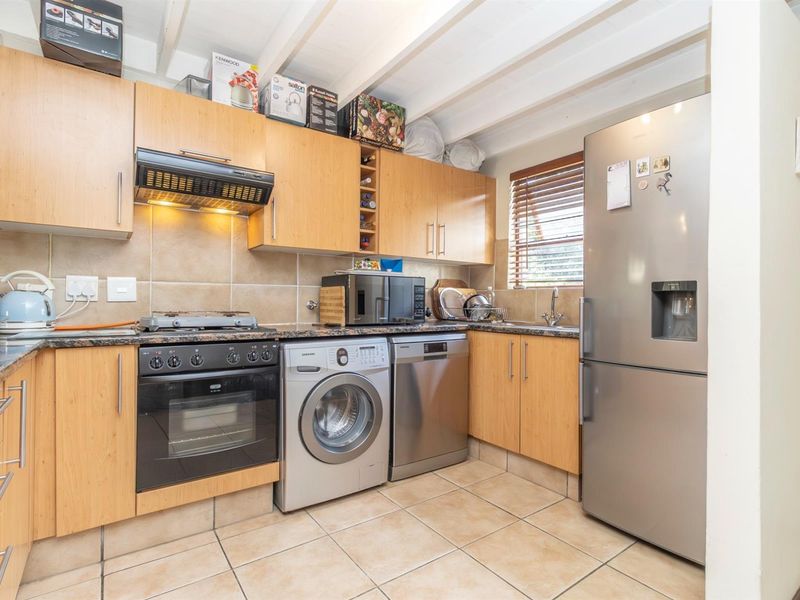 Modern Loft-Style Living | 2 Bed • 2 Bath • 136sqm - Photo 5