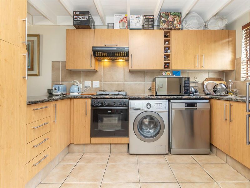 Modern Loft-Style Living | 2 Bed • 2 Bath • 136sqm - Photo 6