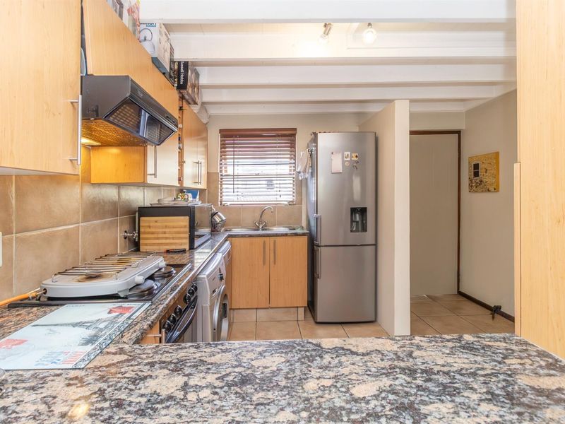 Modern Loft-Style Living | 2 Bed • 2 Bath • 136sqm - Photo 10