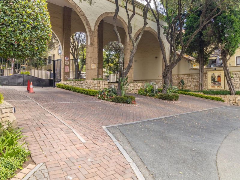 Modern Loft-Style Living | 2 Bed • 2 Bath • 136sqm - Photo 2