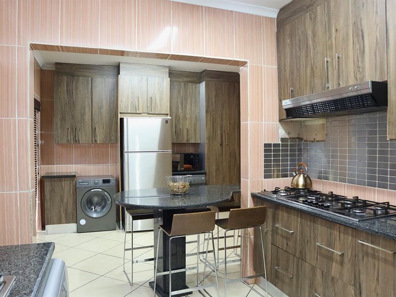 Family Home For Sale in Florida Lake, Roodepoort - Photo 6