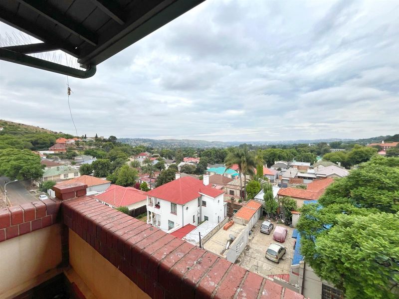 Penthouse apartment in Heritage building - Photo 9