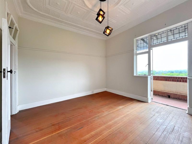 Penthouse apartment in Heritage building - Photo 8