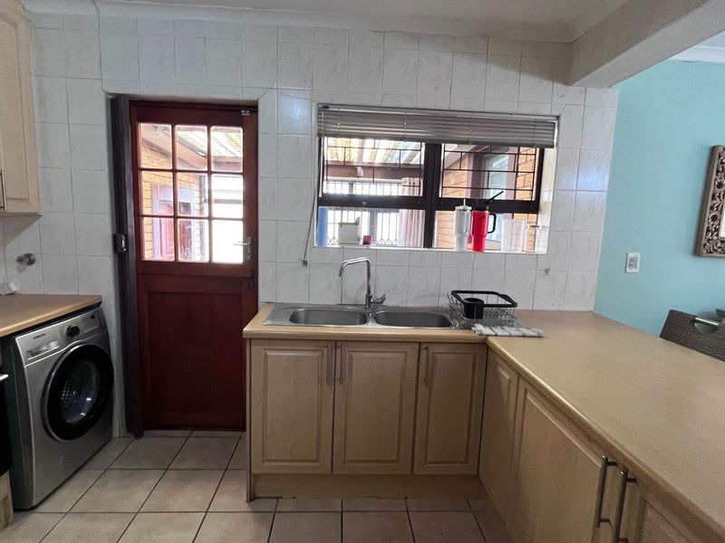 Priced to Sell! Neat 3-Bedroom Townhouse in Quiet Cul-de-Sac - Sonstraal Heights - Photo 9