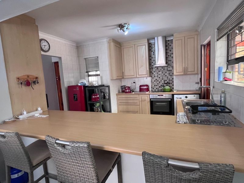 Priced to Sell! Neat 3-Bedroom Townhouse in Quiet Cul-de-Sac - Sonstraal Heights - Photo 6